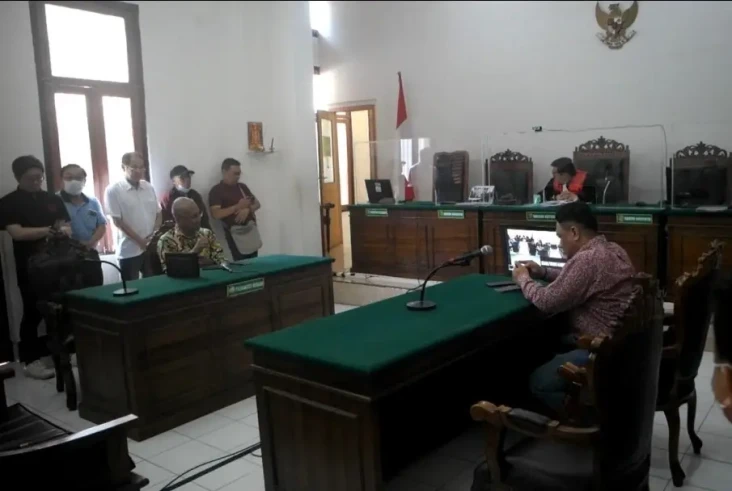 PN Surabaya Kabulkan...