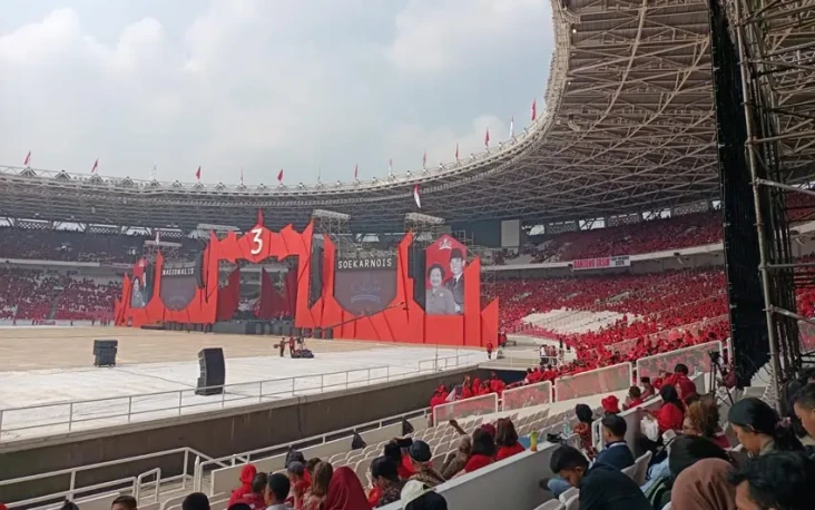 Puncak Bulan Bung Karno,...