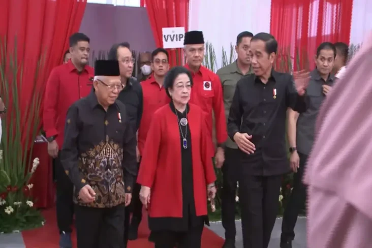 Puncak Bulan Bung Karno,...