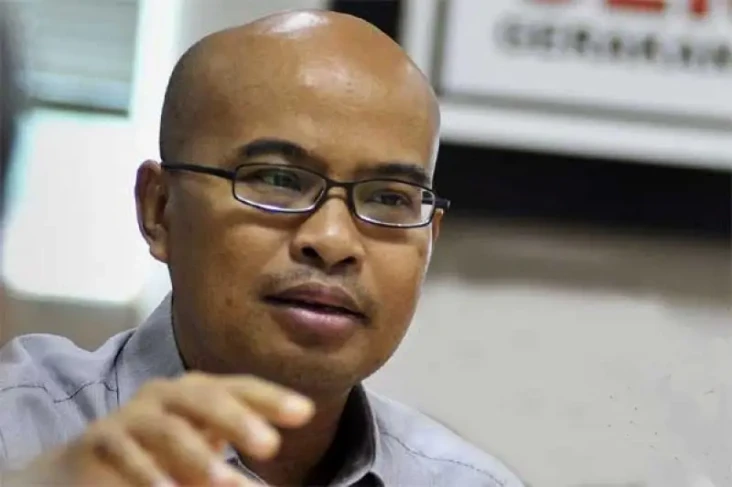 Profil Desmond J Mahesa:...