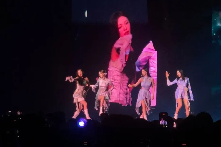 Aespa Gelar Konser di...