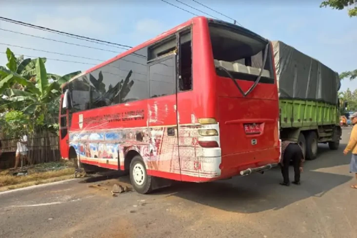 Bus Pemprov Lampung...