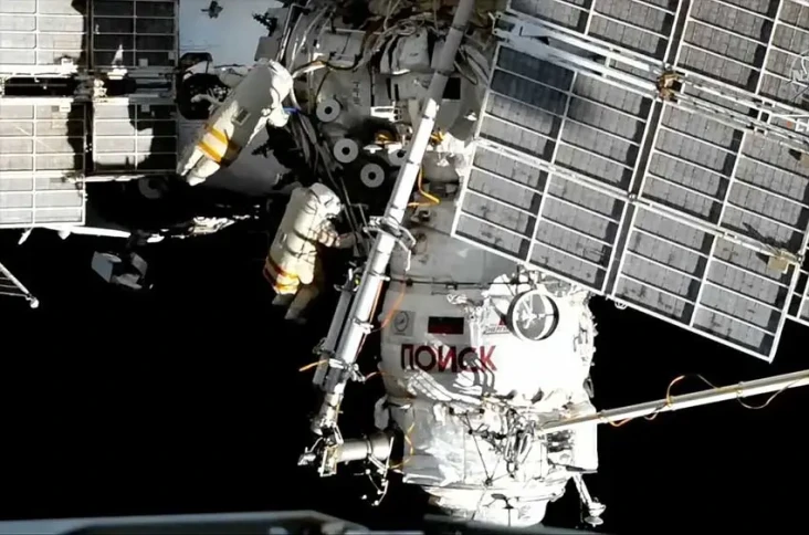 Kosmonot Rusia Buang...