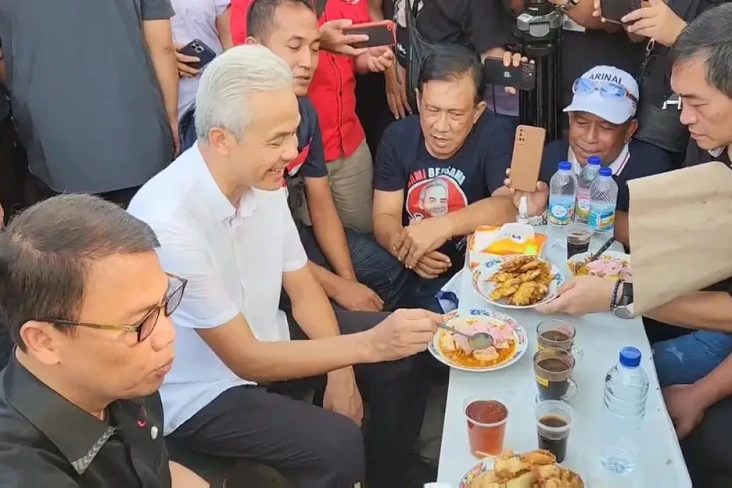 Blusukan di Pasar Warakas,...
