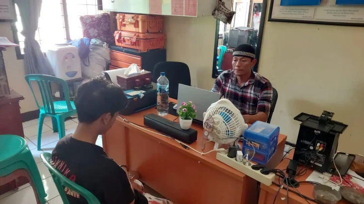 Bacok Remaja yang Sedang...