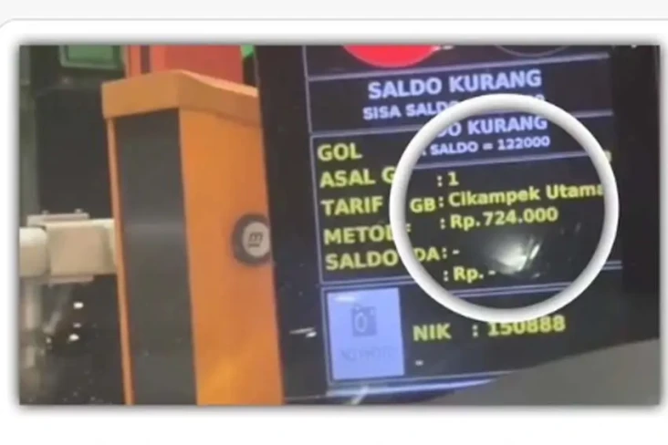 Viral! Pengemudi Mobil...