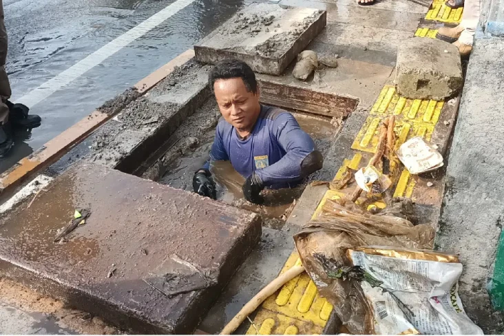 Sampah dari Gorong-Gorong...