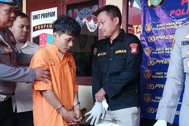 Nekat Rampok Emak-emak,...