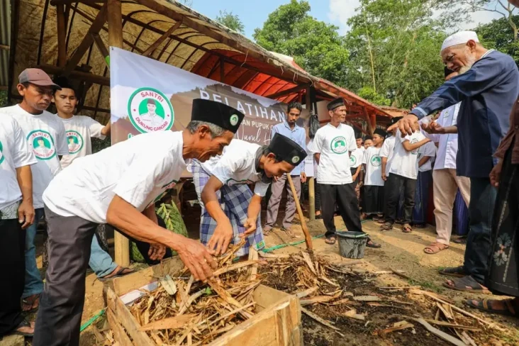 Santri Dukung Ganjar...