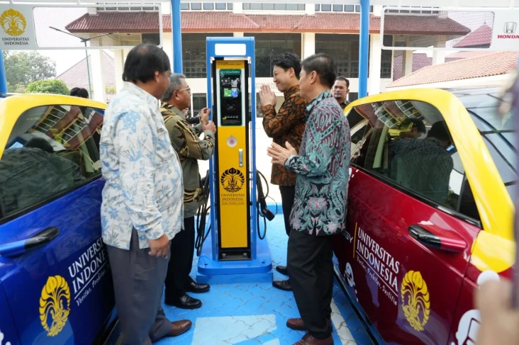 Honda Pinjamkan Mobil...