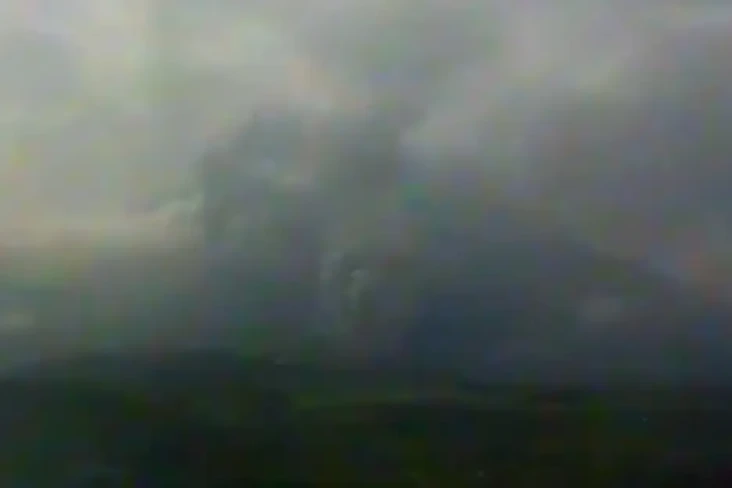 Awan Panas Terekam Meluncur...