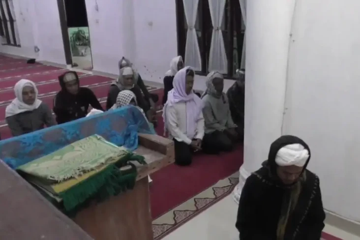 Gelar Takbiran, Jemaah...