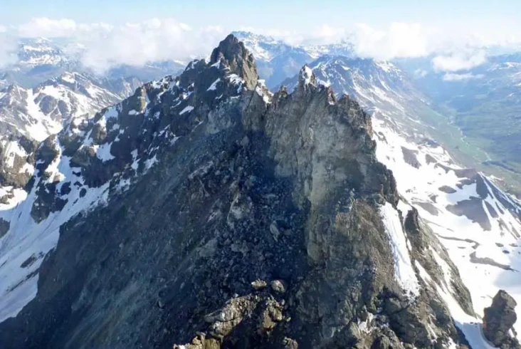 Gunung di Puncak Alpen...