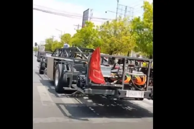 Tanpa Baju, Begini Penampakan...