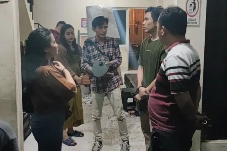Sekelompok OTK Serang...