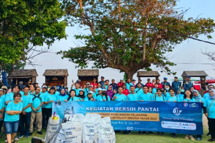 Aksi Bersih-bersih Pantai...