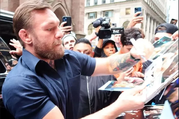 Conor McGregor Melawan...