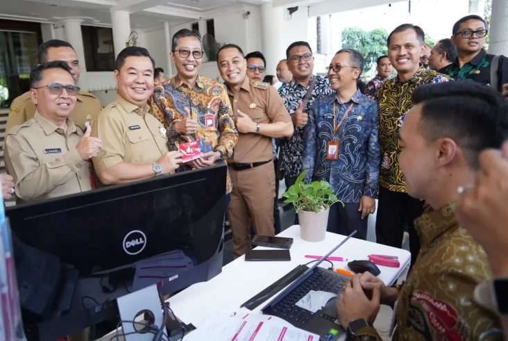 Bank Jatim Menjadi Bank...