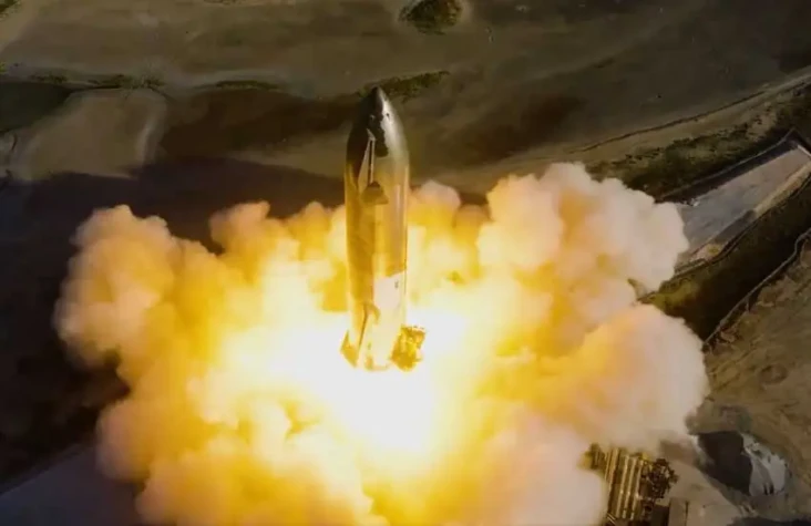 SpaceX Uji Statis Mesin...