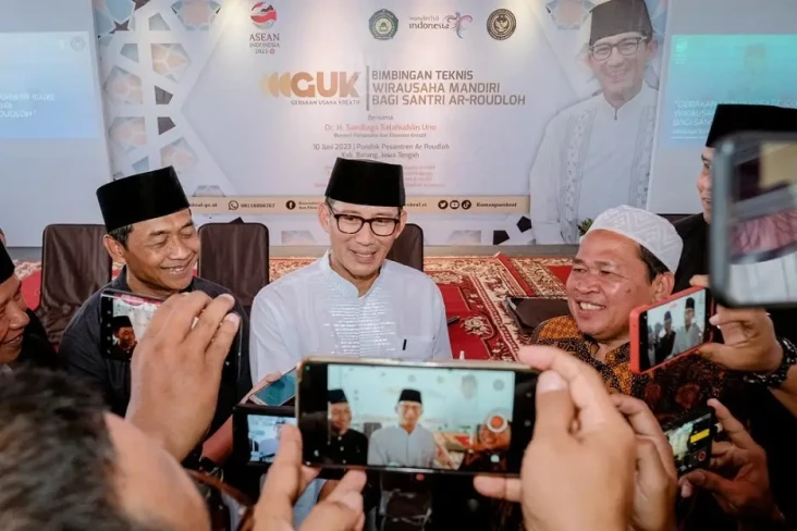 Survei Algoritma: Sandiaga...
