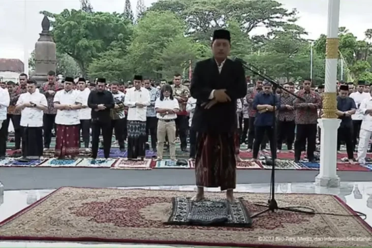 Jokowi Bersama Ribuan...