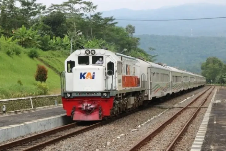 Kereta Cepat Segera...