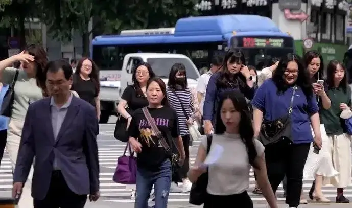 Warga Korea Selatan...