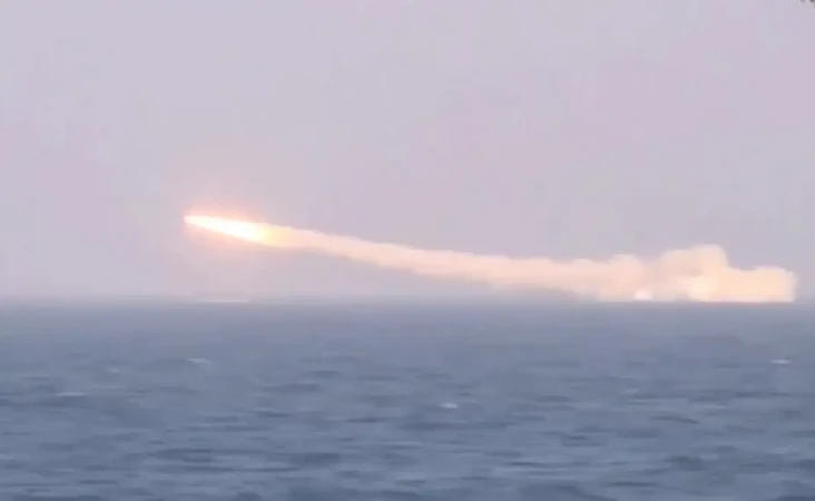 Kapal Perang Rusia Rezky...