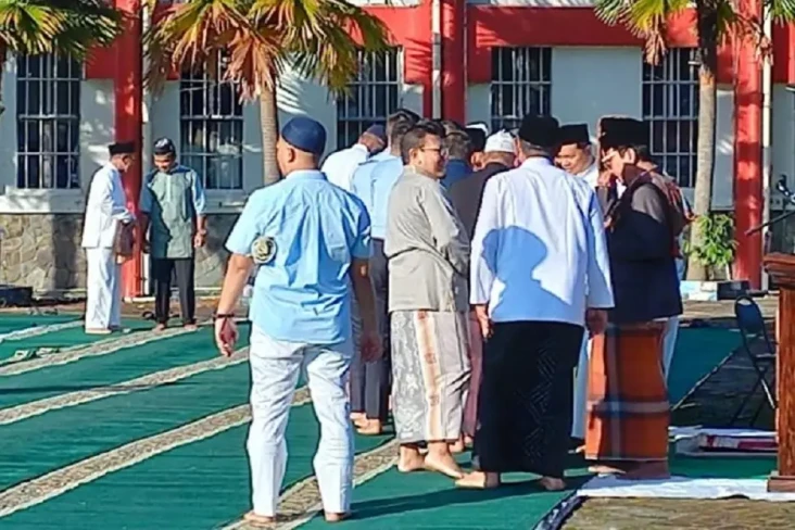 Aa Umbara Pimpin Penyembelihan...