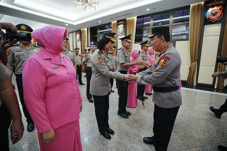 6 Kombes Polri Naik...