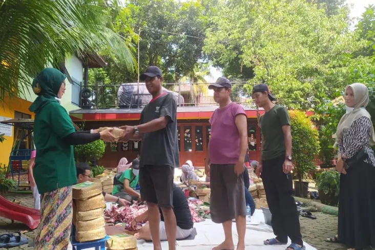 Distribusi Daging Kurban,...