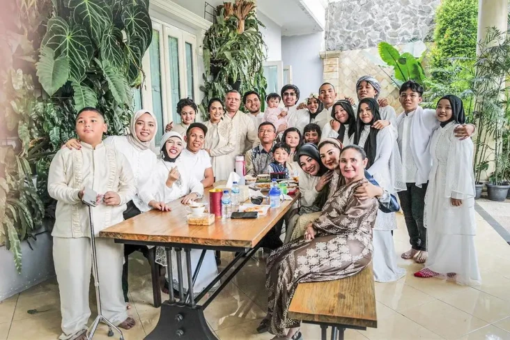 Keluarga Anang Hermansyah...