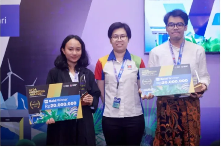 2 Mahasiswa Indonesia...