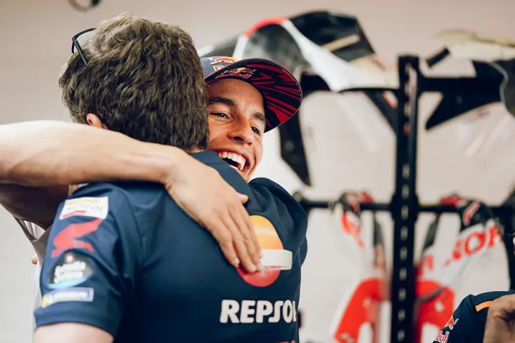 Sinar Marc Marquez Redup...