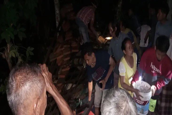 Gempa Bantul Bikin Warga...