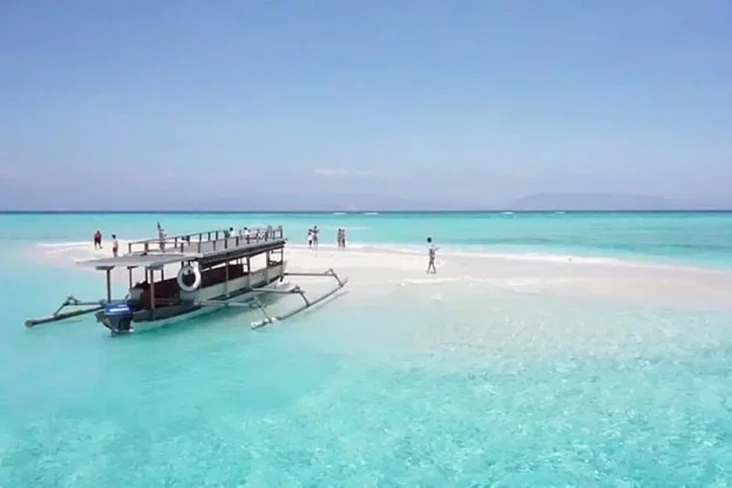 Bukan Hanya Gili Trawangan,...