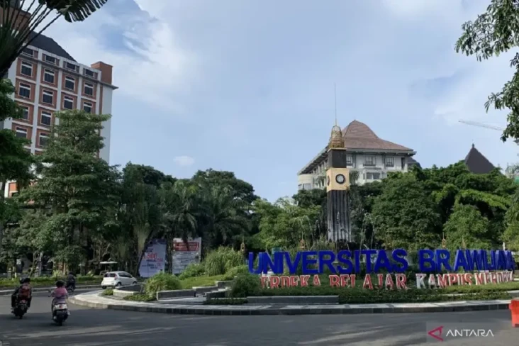 6 Universitas Negeri...