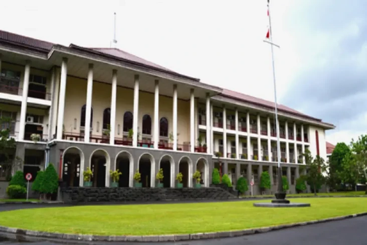 Universitas Negeri Terfavorit...