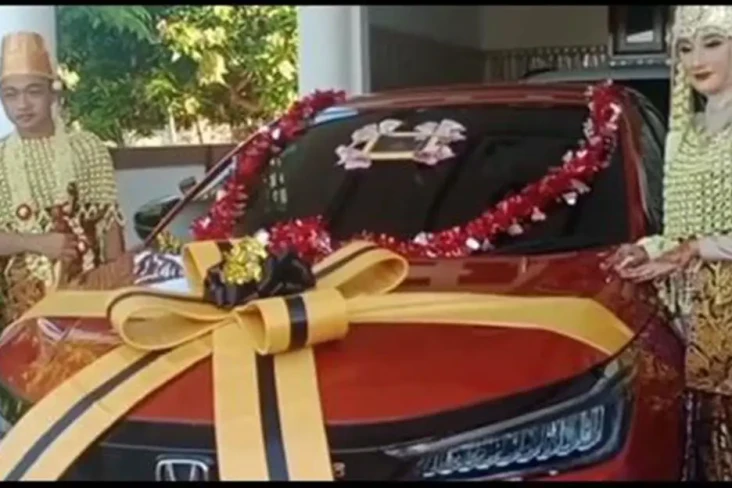 Viral Pernikahan di...