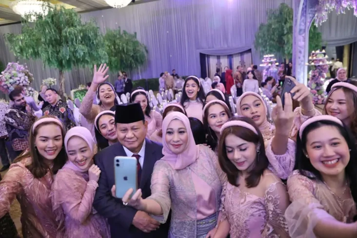 Prabowo Diserbu Pagar...