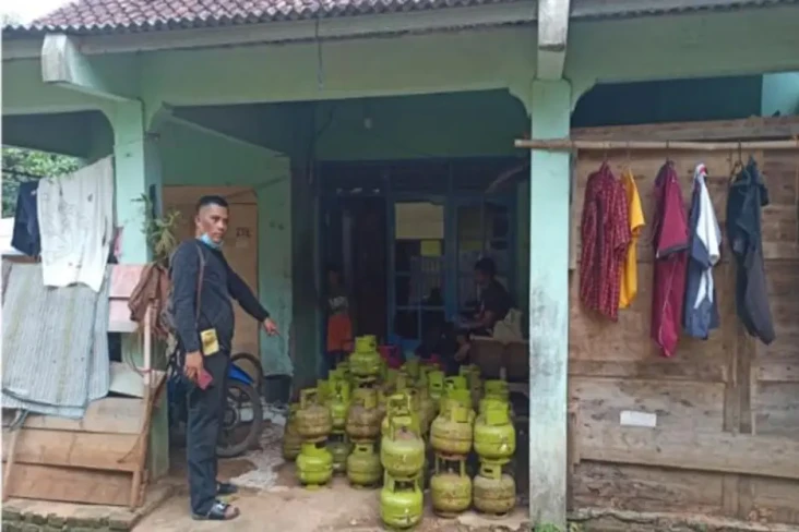 Polisi Gerebek Rumah...
