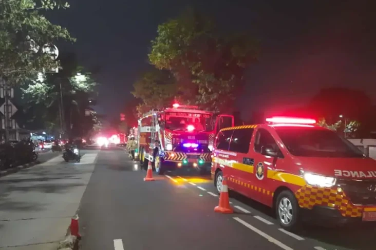 Kebakaran Hebat di Depan...