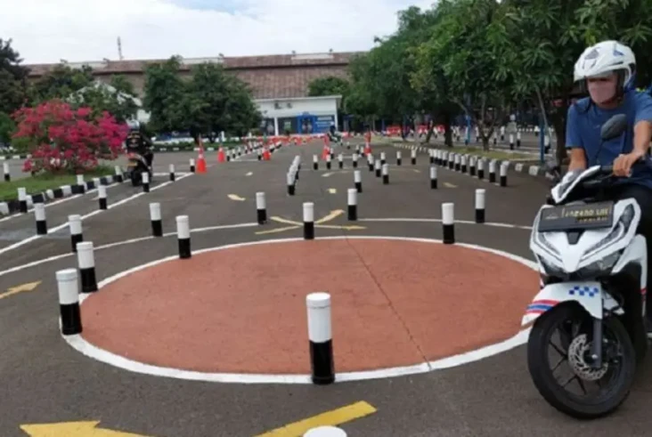 Pakar Keselamatan Berkendara...