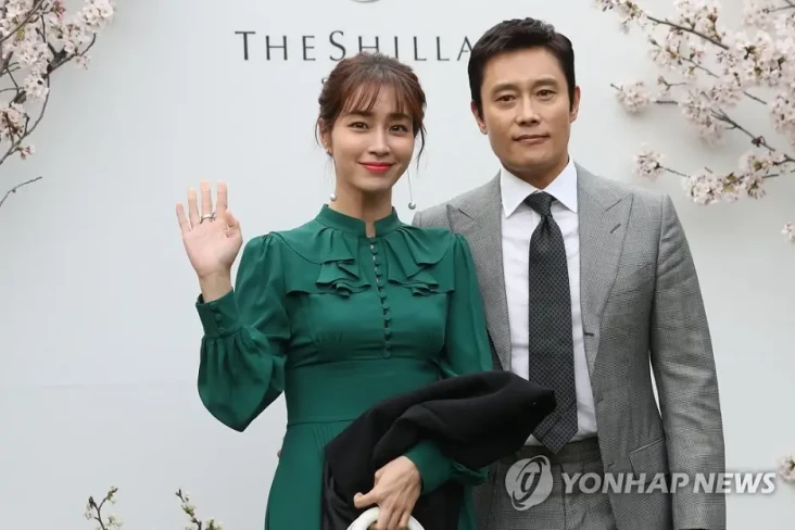 7 Pasangan Artis Korea...