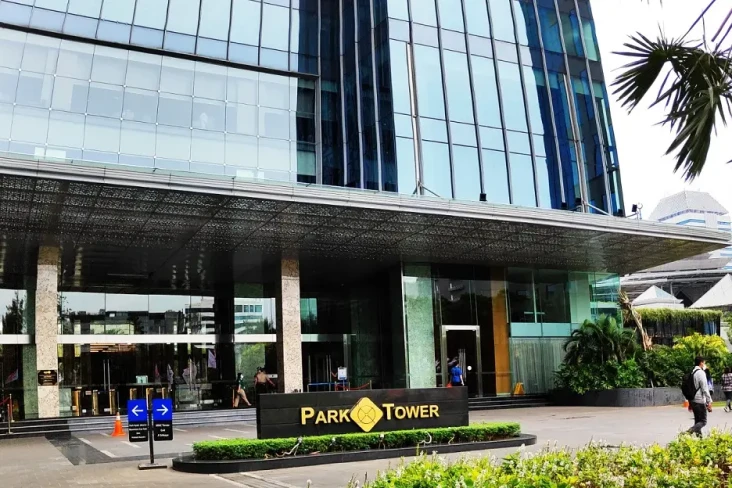 Park Tower: Office Building...