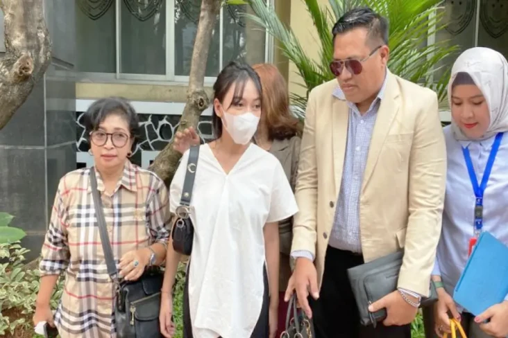 Amanda Dihadirkan Paksa,...