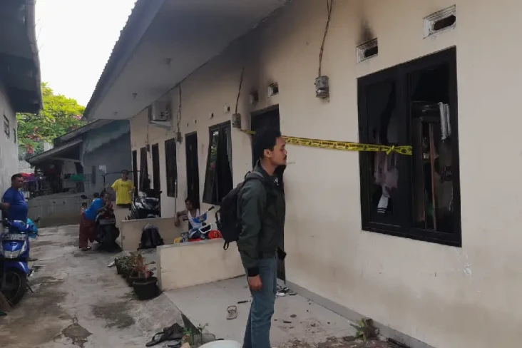 Suami Bakar Istri dan...
