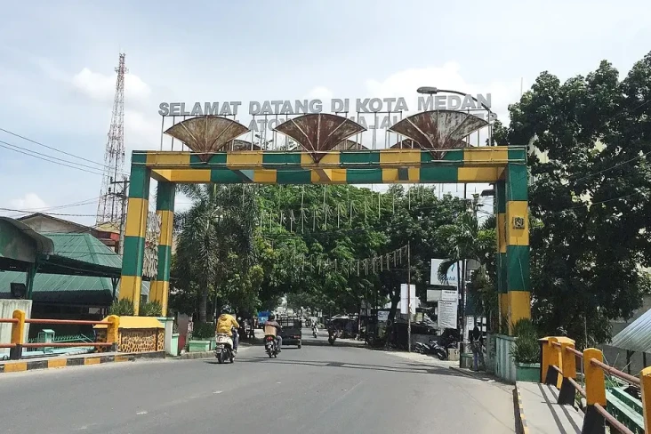 4 Universitas Swasta...