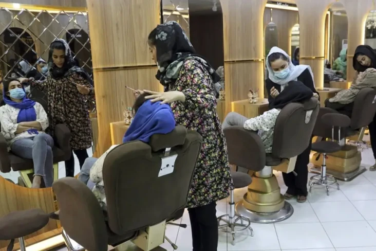 Taliban Perintahkan...
