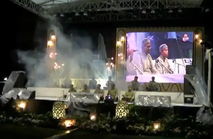 34 Kelompok Santri Berebut...